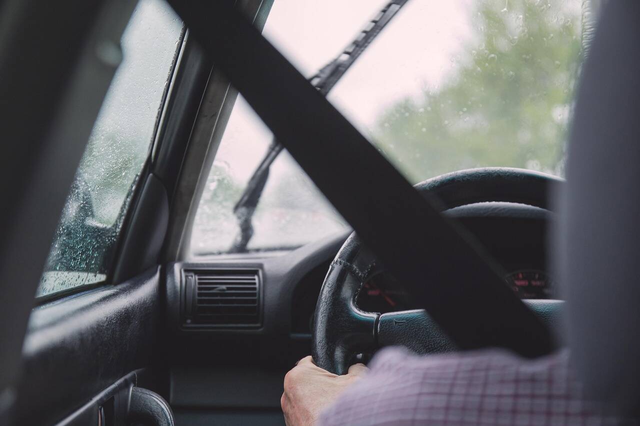 Dicas essenciais para manutenção de carros durante o período de chuvas